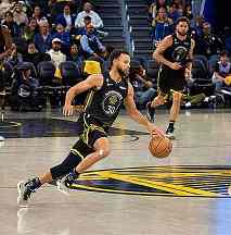 2025NBA杯决赛的反超过程，暂停应怎样配合轮换？